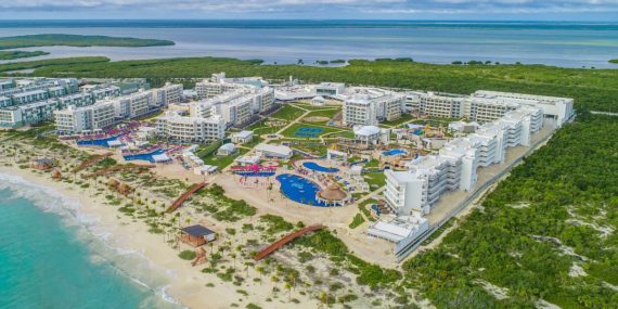 How far is Planet Hollywood Cancun from the Cancun airport