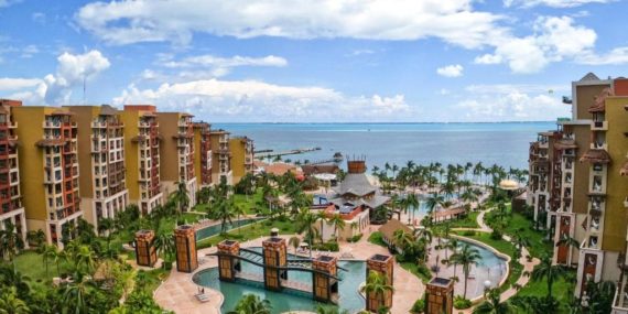 How far is Villa del Palmar Cancun from the airport